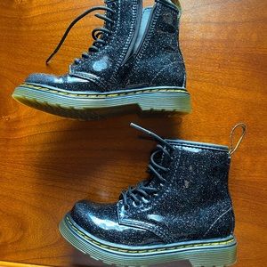 EUC Little girl boots size 10 black/silver glitter